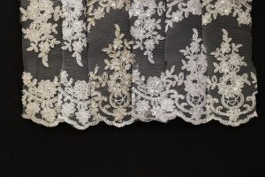 Tela Tull Bordado con Blonda FF2837 - Imagen 3